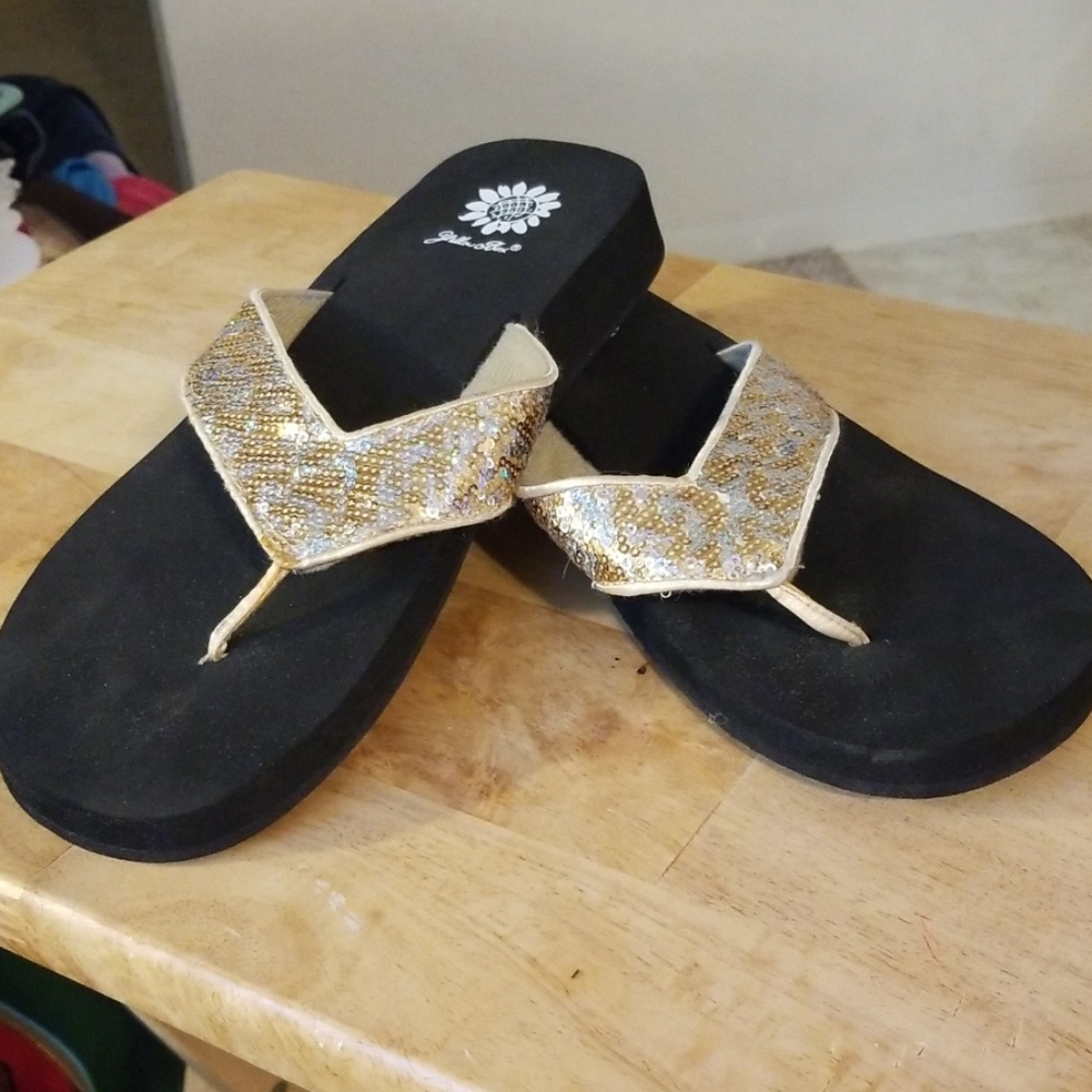 Yellow Box Flip Flops Gold 10 never worn